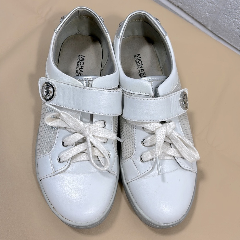 Michael Kors girls shoes with Velcro and laces​​​​​​​​​ - Picture 2 of 11